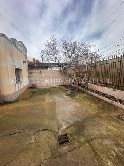 Casa de vanzare, situata in zona Stadion - 5