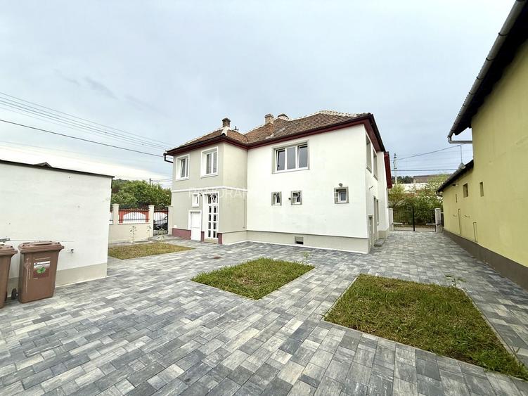 Casă cu două locuințe independente, ideală pentru familie extinsă - 3