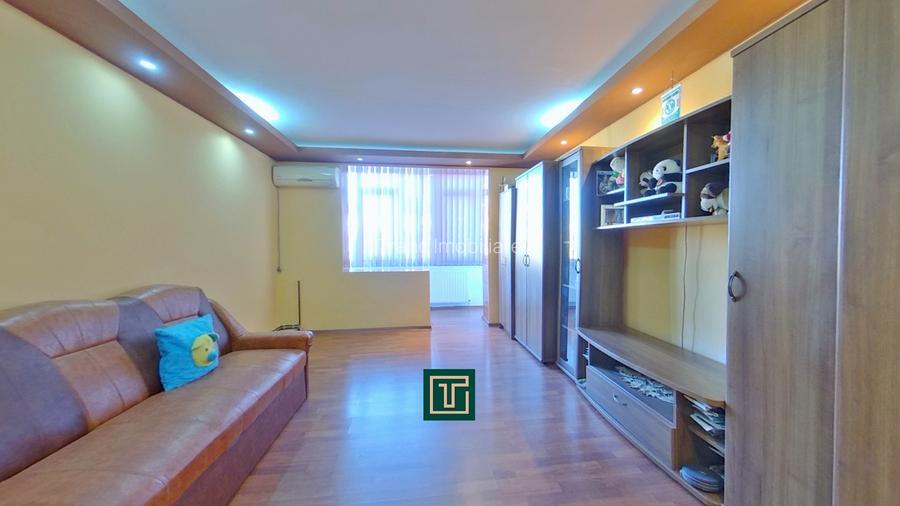 Apartament decomandat cu 3 camere, 2 băi și 2 balcoane în Micălaca - 2