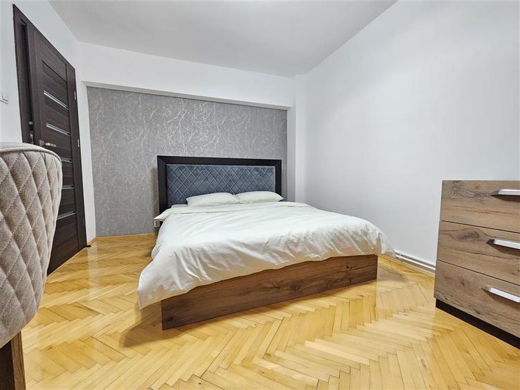 Apartament 3 camere, de inchiriat, zona Bt, Unirii