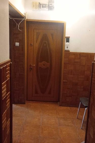 Etaj 4/10 - 2 camere decomandat - bloc pe cadre - liber - Dacia - Bicaz