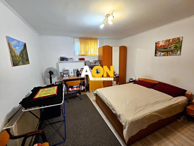 Casa 4 camere, 2 bai, 2 bucatarii, 1050 mp teren, zona Centru