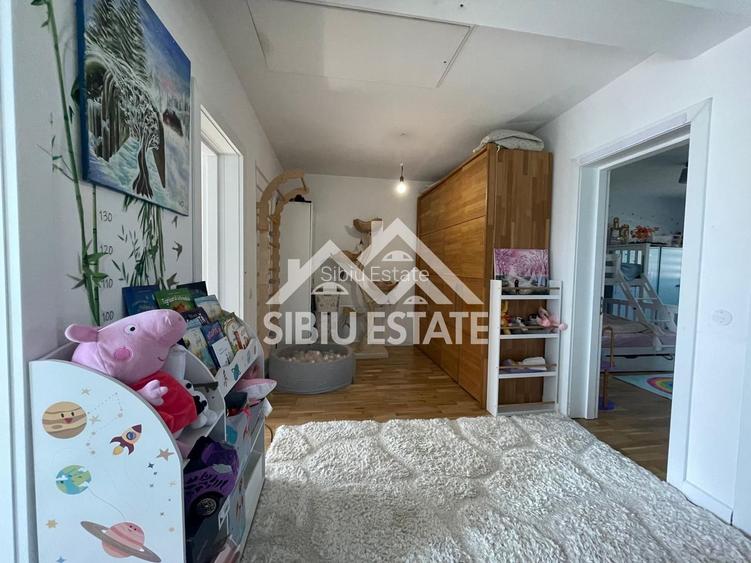 Duplex elegant cu 5 camere, 2 bai, curte in Cristian - 22