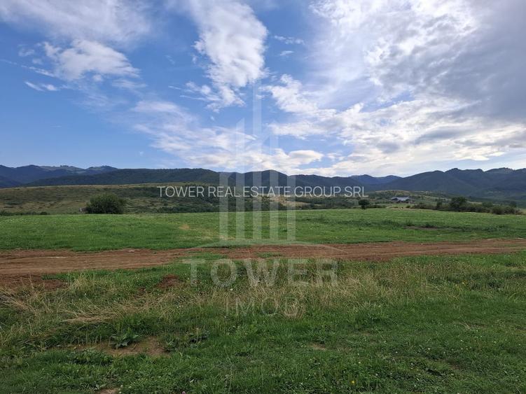 Teren la Orlat cu vedere spre munti - 3