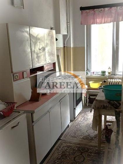 De renovat - 2 camere - Metrou Piata Romana - etaj 3 - 5