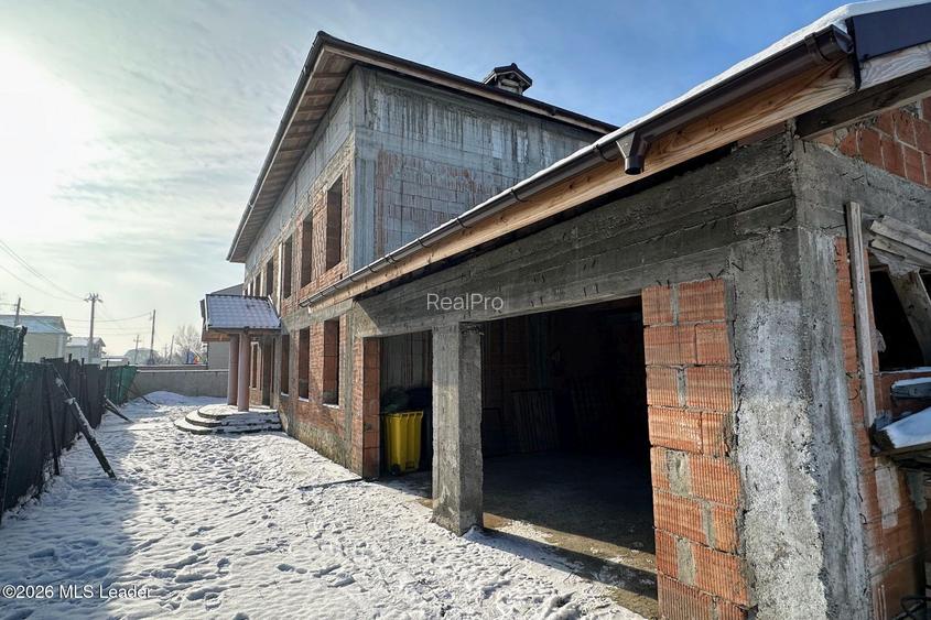 Domnesti - Vila la rosu 276 mp utili, teren 572 mp, garaj 2 locuri - 3