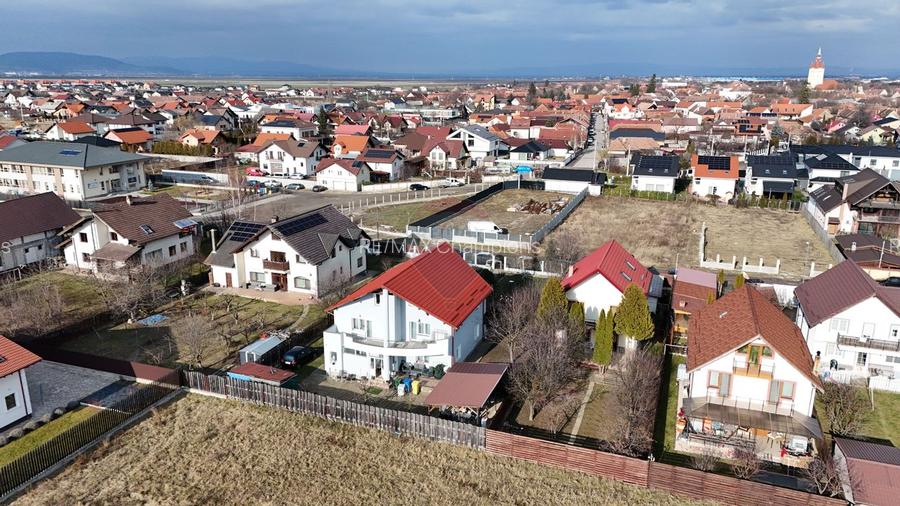 Casă/Vilă individuală | P+E+M | Teren 1075 mp | Cristian - 28