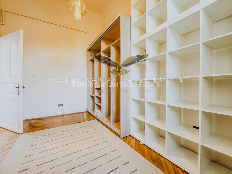 Locuința situată în zona centrală din Piața Muzeului - 11