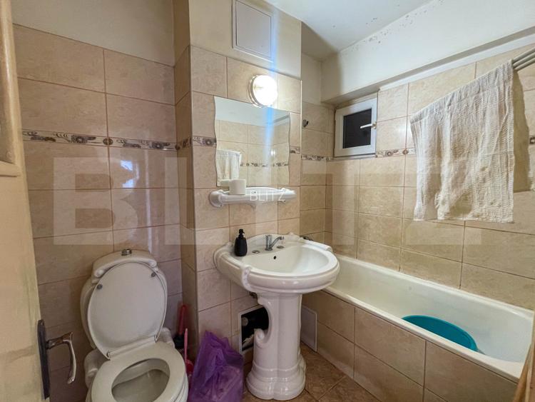Apartament de 3 camere decomandat, 75 mp, 2 băi, 2 balcoane, etaj intermediar. - 17
