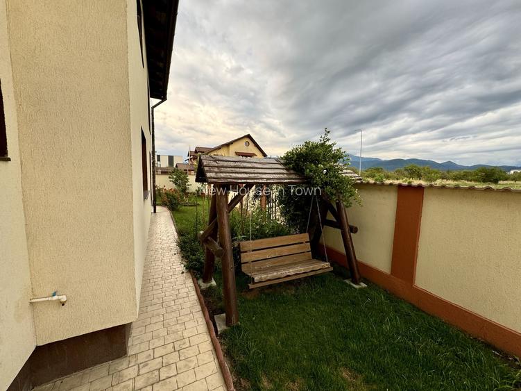 Casă Spațioasă de Vânzare în Ghimbav | Două Apartamente | Teren 579 mp - 25