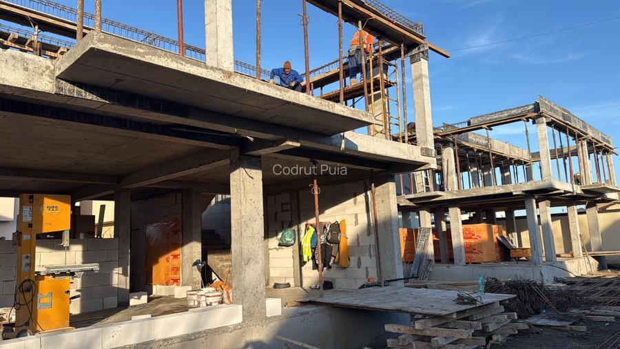 Casă individuală P+ETAJ+Pod Valu lui Traian, 265 mp teren • 2 parcări - 12