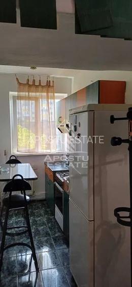 Apartament cu 2 camere, etaj 4 cu acoperis, zona Dacia - 4