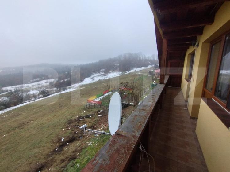 Villa, 500 mp, 7 camere, 3500 mp teren, zona Stramba