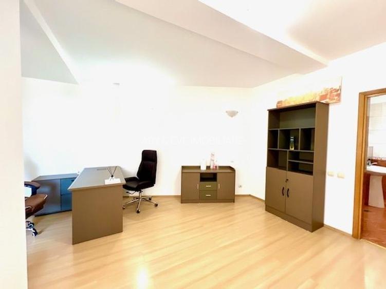 Manifest Modernist în Inima Capitalei: Sediu de Birouri în Vila-Monument - 3