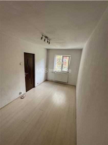 3 camere la etaj 1 in Piata Dacia - 8