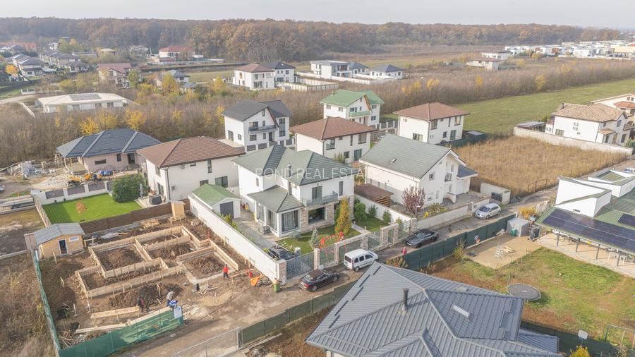 Locuinta construită pentru a fi locuită, nu doar admirată, complet mobilata - 56