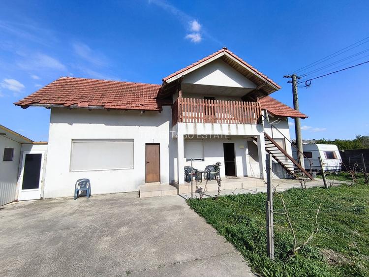 Casa cu 4 camere cu teren de 14,340 mp + platforma de beton cu hala - 2