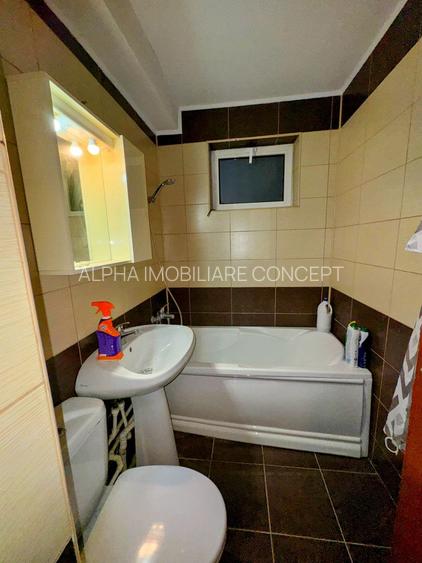 Tomis Nord - piața Ciresica 3 camere decomandate 67 mp - 2