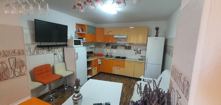 Vând casă cu  5 camere  - 5