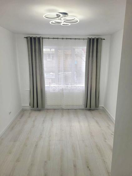 Baza 3, garsoniera renovata complet, parter, disponibila imediat - 3