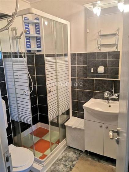 Garsoniera, Piata Victoriei - 2