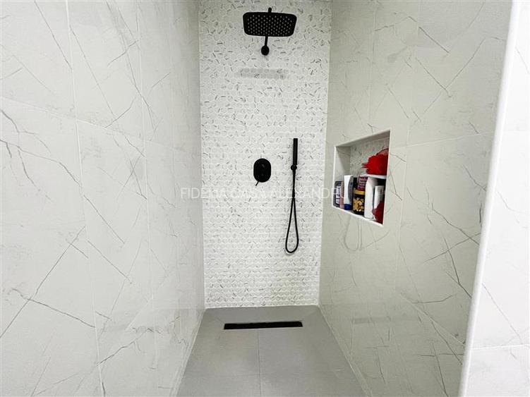 Casa cu 3 camere, 400mp, de vanzare in Miroslava-Ciurbesti. Comision 0 - 11