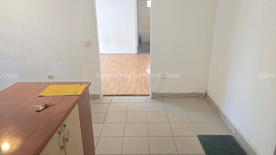 Vand apartament de 3 camere in Deva, Imp.Traian, etaj 2 - 6