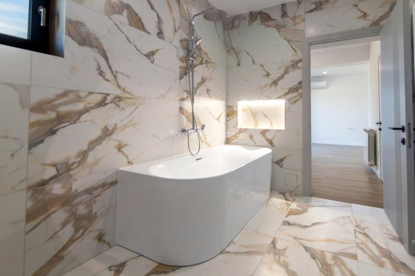 Casa moderna P+1  cu vedere la lac , Corbu - 16