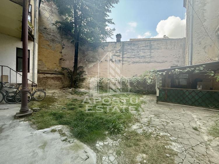 Apartament renovat cu o camera si curte, 2 bai, 50 mp, Piata Romanilor - 14