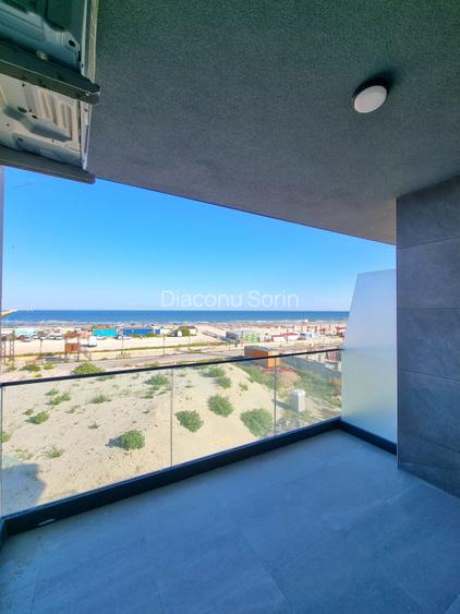 Priveliste frontala la mare, la cativa pasi de nisip - 6