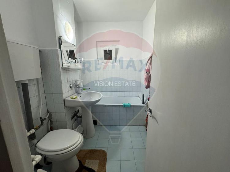 Apartament  cu 3 camere de vanzare 1 Mai - 8