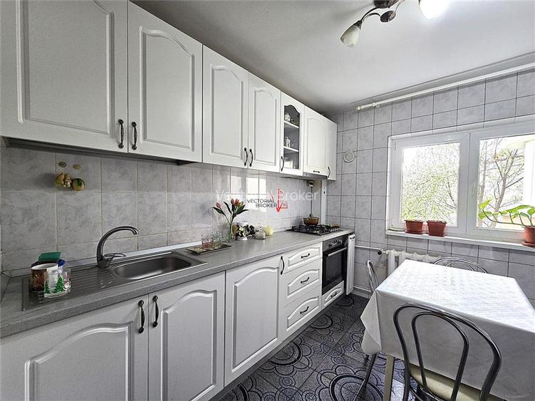 Et.1, hol  H , bloc reabilitat  Doamna Ghica Pancota - 16