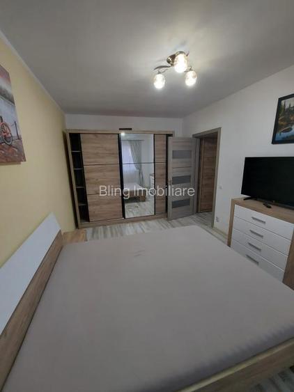 Apartament cu 3 camere,etaj intermediar,parcare subterana,zona  Eroilor - 7
