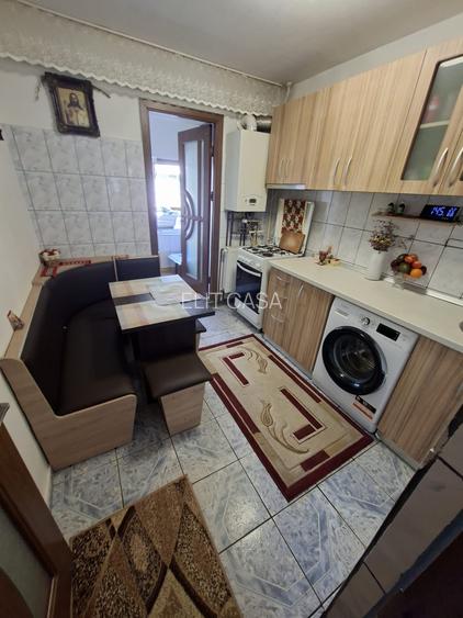 Apartament cu 2 camere decomandat, zona Nicolina - 4