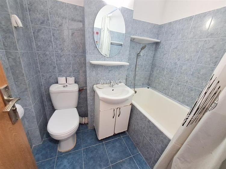 Apartament 2 semidecomandate, zona Milcov - 8