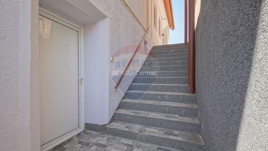 Casă falnică, curte individuală, langă Piața Unirii, în inima Scheilor - 28