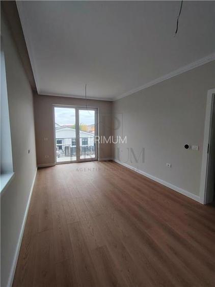 ZONA M CITY - Duplex despartit prin camera tehnica - canalizare - asfalt - curte - 7