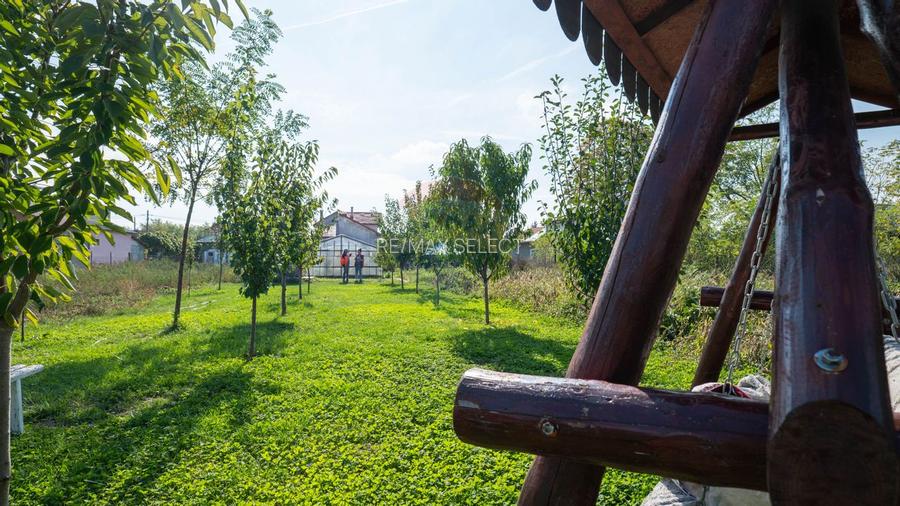 Vanzare vila si spațiu comercial, gradina si garaj-zona Corbii Mari - 17