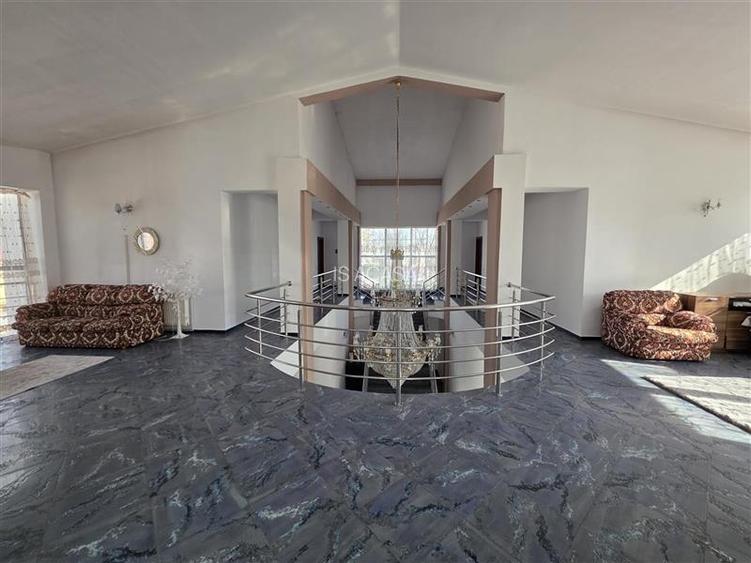 Vila spectaculoasa cu piscina, terasa incalzita si adapost ALA - 15