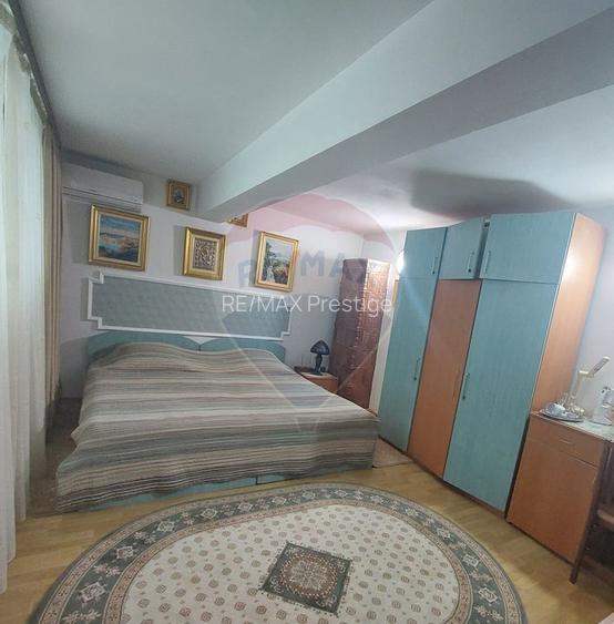 Casă / Vilă cu 10 camere de vânzare în zona Central - 9