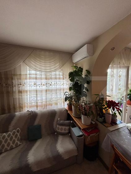 Apartament semidecomandat cu 3 camere, etaj intermediar, parcare, zona Terra - 2