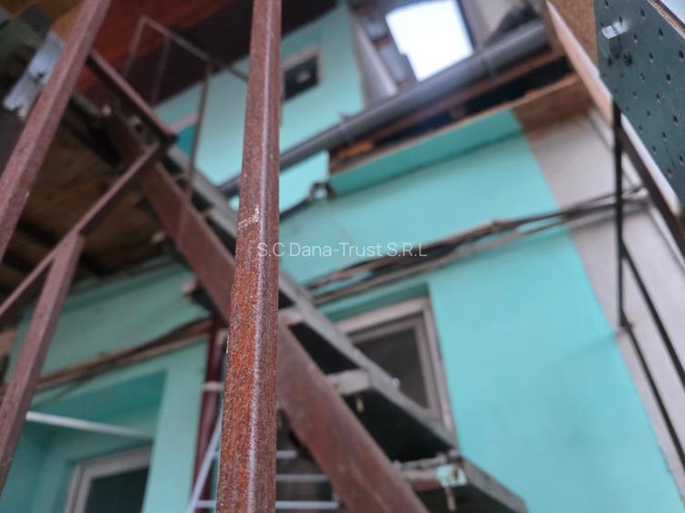 Spații mansardă pentru depozitare - birou - 14