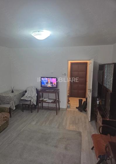 Garsoniera la  A2,Tatarasi, et intermediar - 2