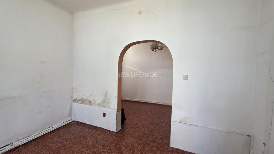 Piata Ovidiu , Centru vechi, 4 camere , 2 bai - 6