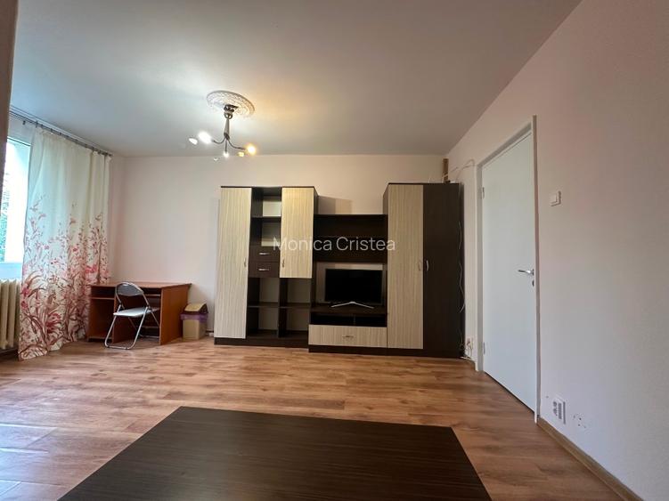 Proprietar Garsoniera Metrou Titan - 4