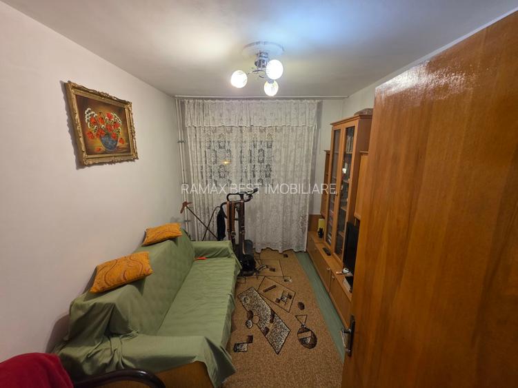 Titan, 5 minute metrou, strandul Cara, pe strada Stanila, bloc H, 4 etaje - 2