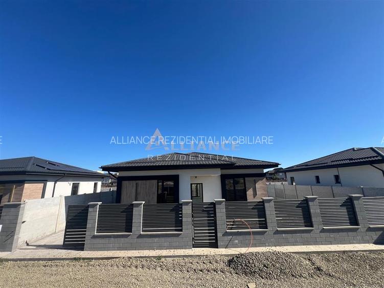 Casa individuala pe parter cu 4 camere // 2 bai // panouri 3 Kw - 6