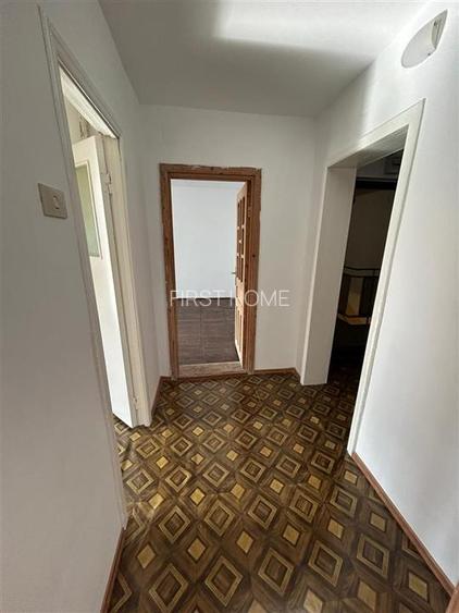 Apartament cu 2 camere de vanzare, etaj 4, zona Sud - 3