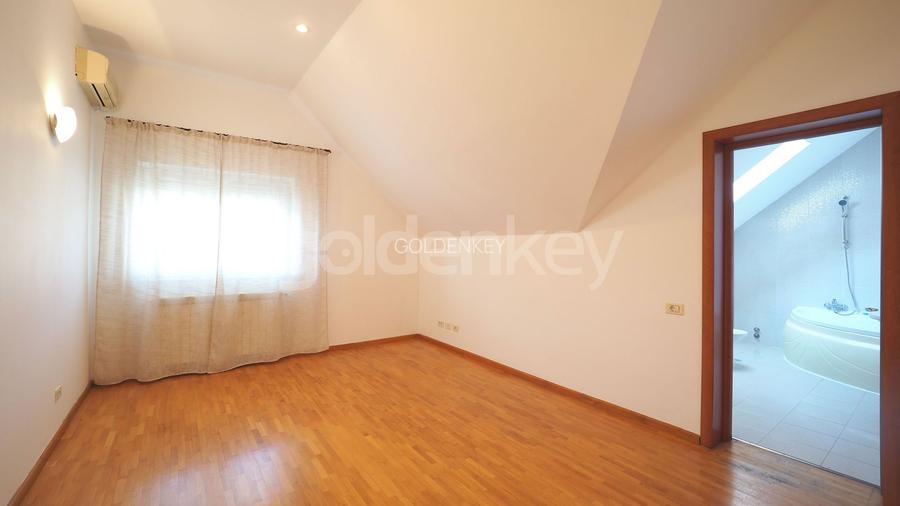 Vila cu 6-7 camere si gradina generoasa - 14