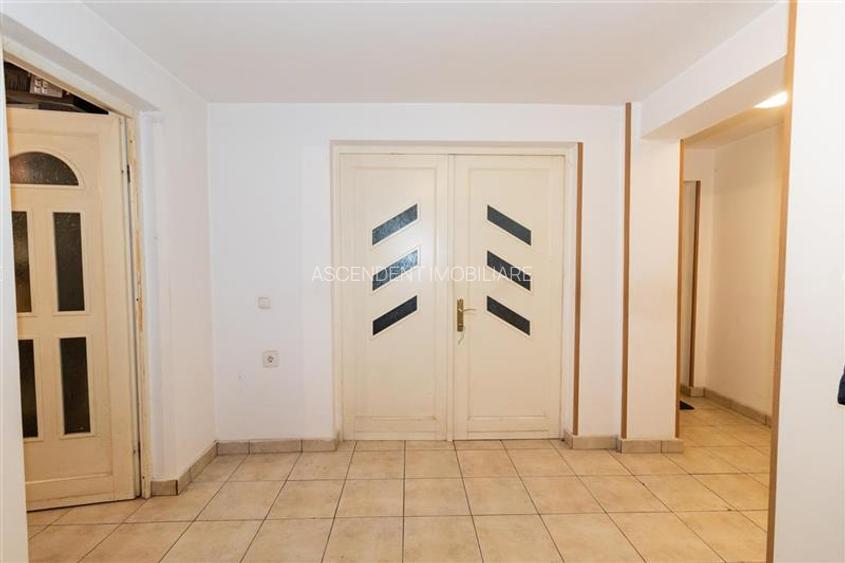 Vila distincta, panorama urbana, amplasare de top, Zarnesti, Brasov - 11